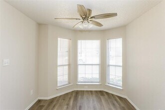 719 Catalina Dr in Lancaster, TX - Building Photo - Building Photo