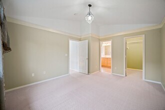 16044 SE Flavel Dr in Portland, OR - Building Photo - Building Photo