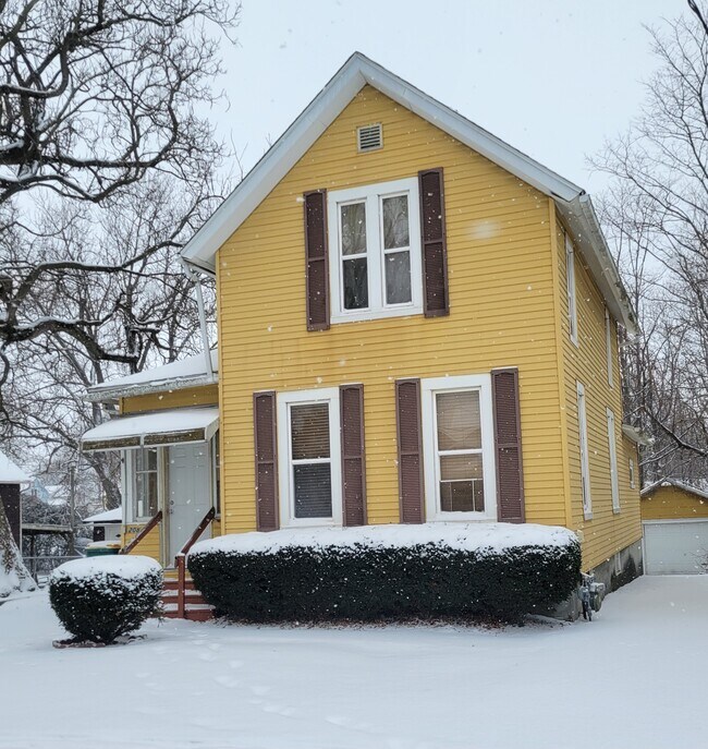 208 Lincoln St Rentals in Galesburg, IL