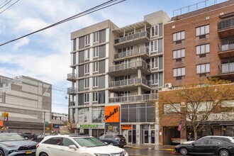 1702 Avenue Z in Brooklyn, NY - Foto de edificio - Building Photo