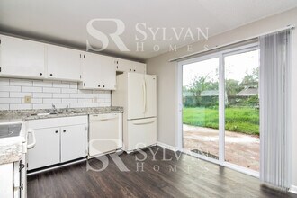 3706 Meadowbreeze Dr in Tampa, FL - Building Photo - Building Photo