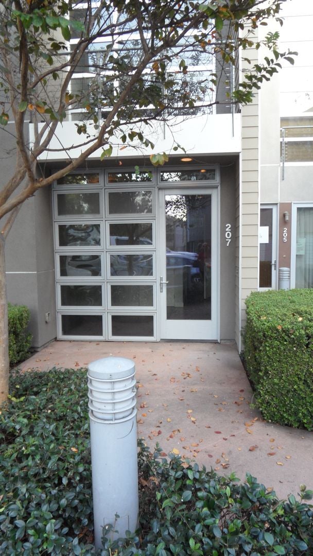 207 E City Pl Dr in Santa Ana, CA - Building Photo - Building Photo