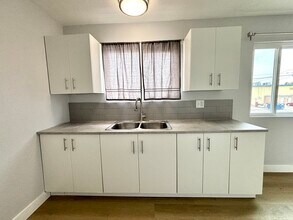 3213 Joann Way, Unit D in Las Vegas, NV - Foto de edificio - Building Photo