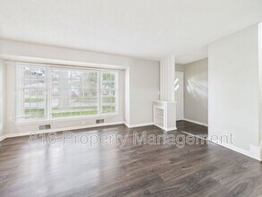 10000 Fremont Ave in Kansas City, MO - Building Photo - Building Photo