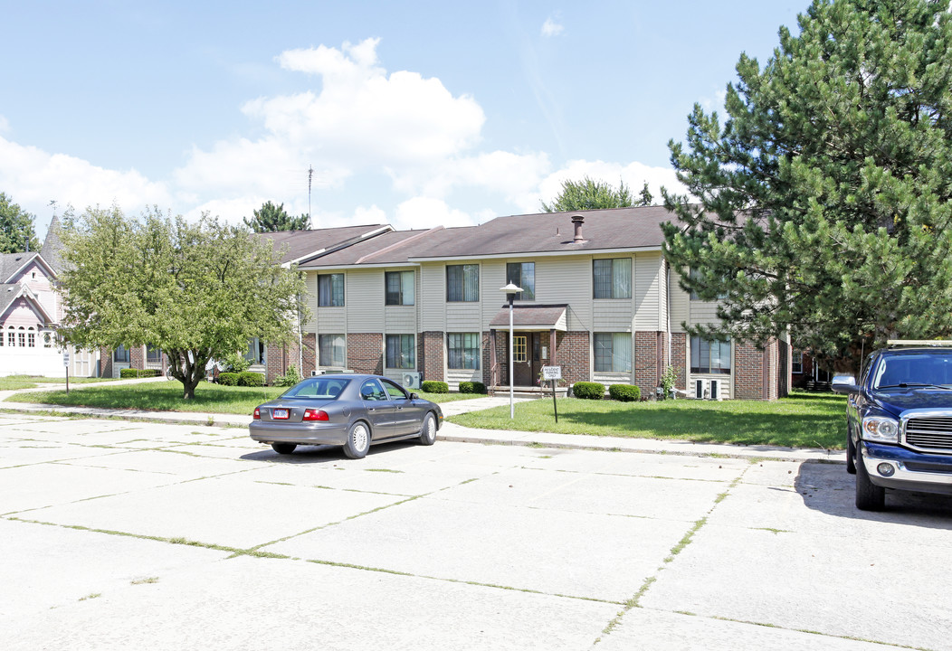 Walnut Village Apartments in Marine City, MI - Building Photo