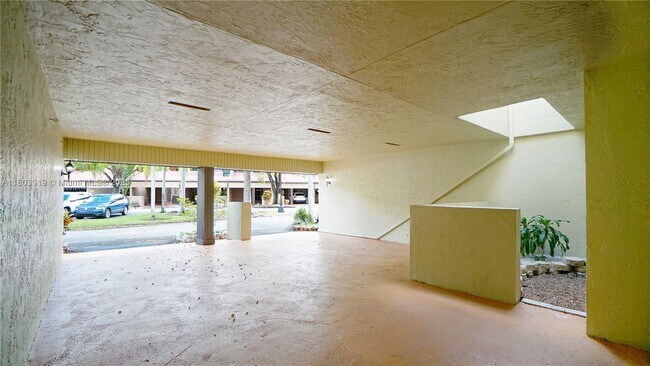 3823 Estepona Ave in Doral, FL - Building Photo - Building Photo