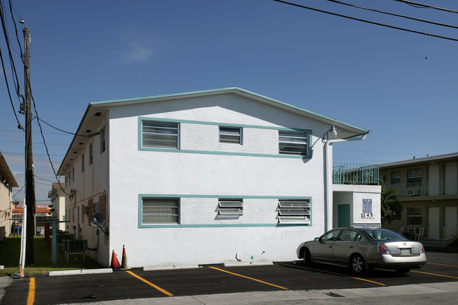 1145 W 28th St in Hialeah, FL - Foto de edificio - Building Photo