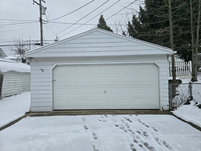 4667 E 86th St in Garfield Heights, OH - Building Photo - Building Photo