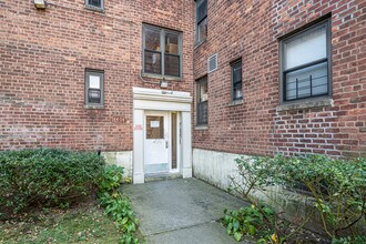14404 77th Rd in Flushing, NY - Building Photo - Building Photo