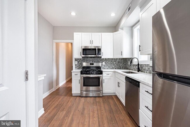 168 Green Ln in Philadelphia, PA - Building Photo - Building Photo