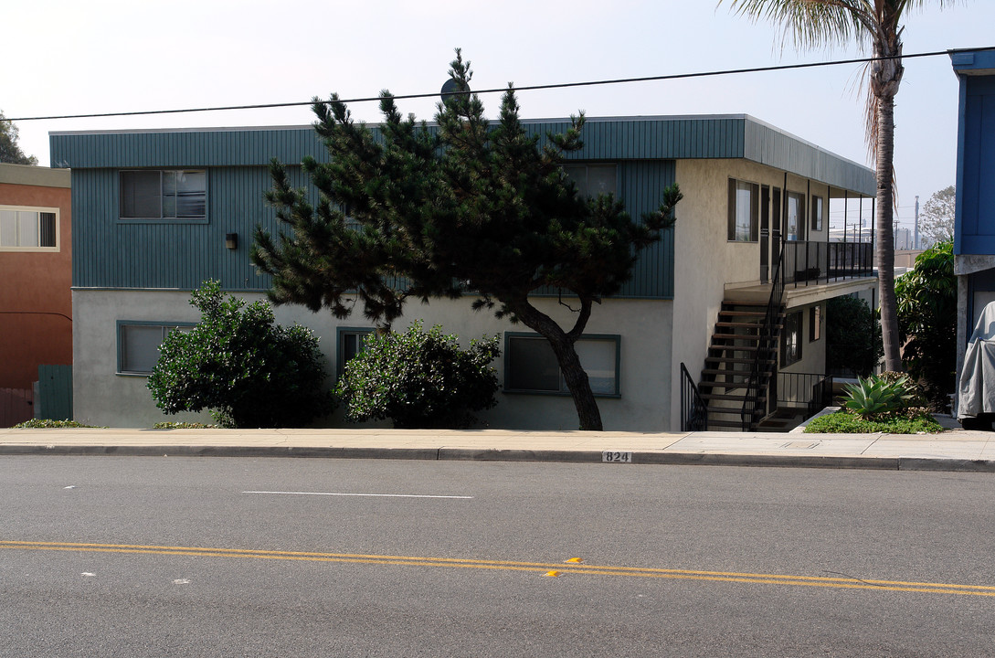 824 E Grand Ave in El Segundo, CA - Building Photo