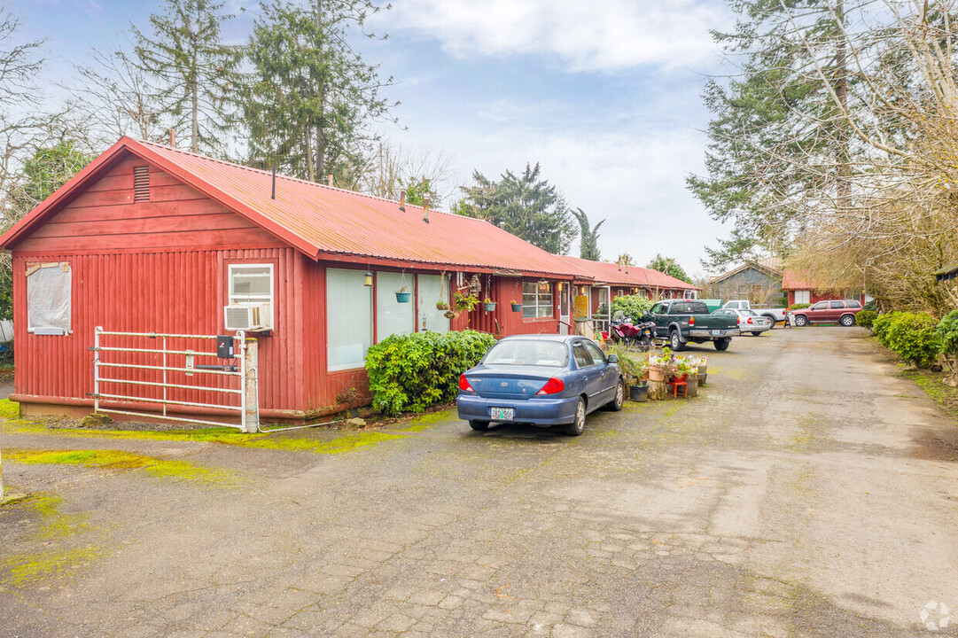 13515 SE McLoughlin Blvd in Milwaukie, OR - Building Photo