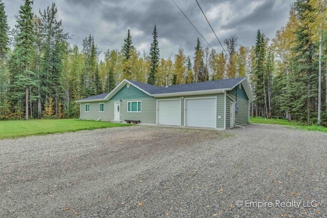 2422 Topeka Dr in North Pole, AK - Building Photo - Building Photo