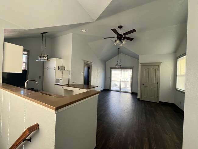9267 E 107th Ave, Unit Apartment in Commerce City, CO - Foto de edificio - Building Photo