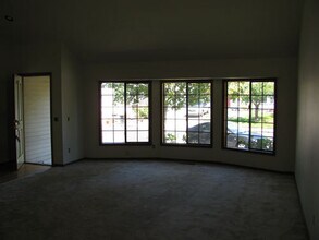 3925 NW 166th Dr in Beaverton, OR - Building Photo - Building Photo