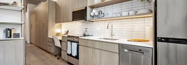 property at 811 N Wells St