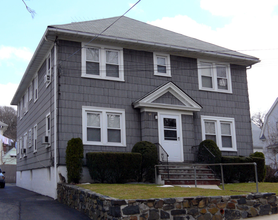 50 Cleveland St in White Plains, NY - Building Photo