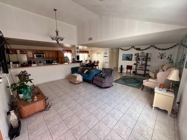 2346 Seabright Ave in Long Beach, CA - Foto de edificio - Building Photo