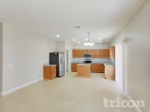 2405 N 92nd Ln in Phoenix, AZ - Building Photo - Building Photo