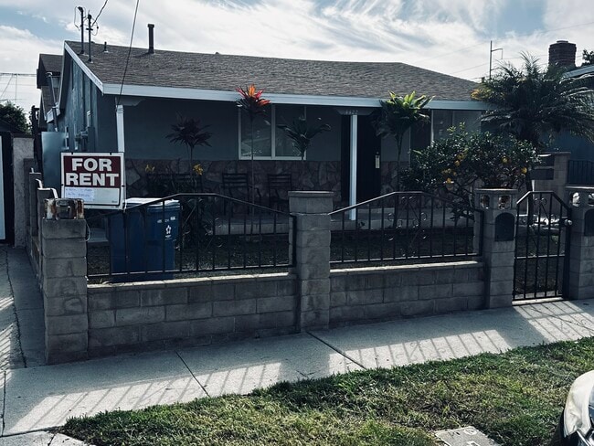 4422 W 164th St, Unit 4422 1/2