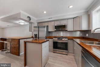 1015 First St in Alexandria, VA - Building Photo - Building Photo