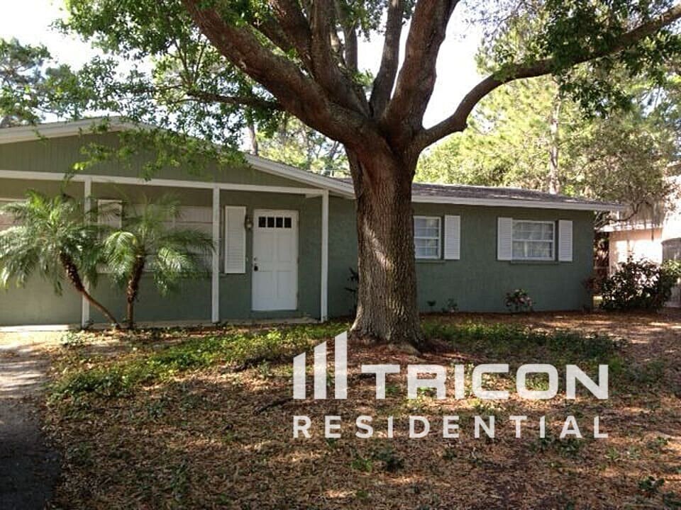4000 Berkshire Dr in Sarasota, FL - Building Photo