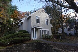 17 Pepperidge Ct in Simsbury, CT - Building Photo