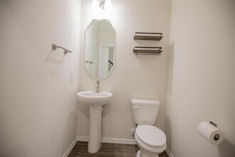 3415 Avondale Vw Dr in Houston, TX - Building Photo - Building Photo