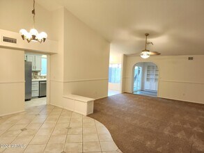 4931 W Julie Dr in Glendale, AZ - Foto de edificio - Building Photo