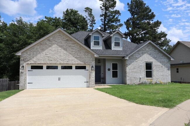 205 Windcrest Cir in Hot Springs, AR - Building Photo - Building Photo