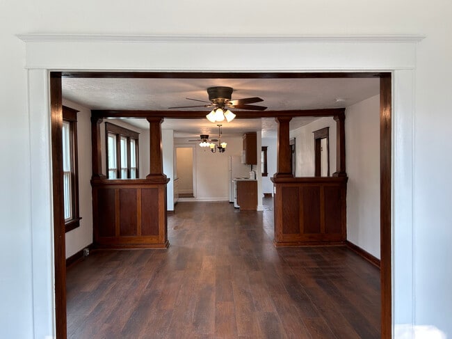 1700 S College St, Unit 2 in Springfield, IL - Building Photo - Building Photo