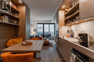 55 Charles St E in Toronto, ON - Building Photo - Building Photo