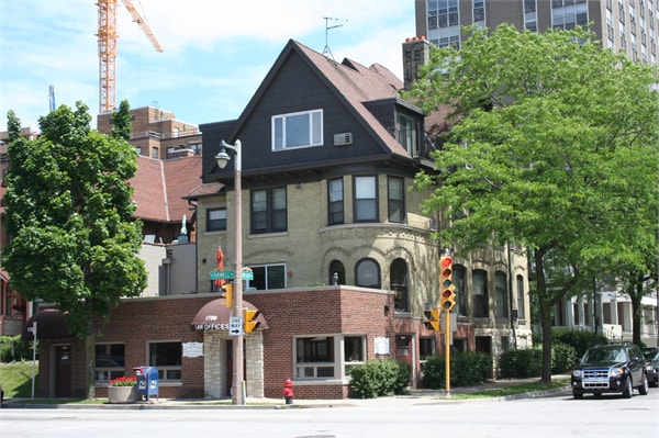 1700 - 1702 N Farwell Ave