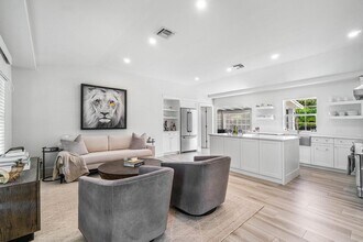 155 Gregory Rd in West Palm Beach, FL - Building Photo - Building Photo