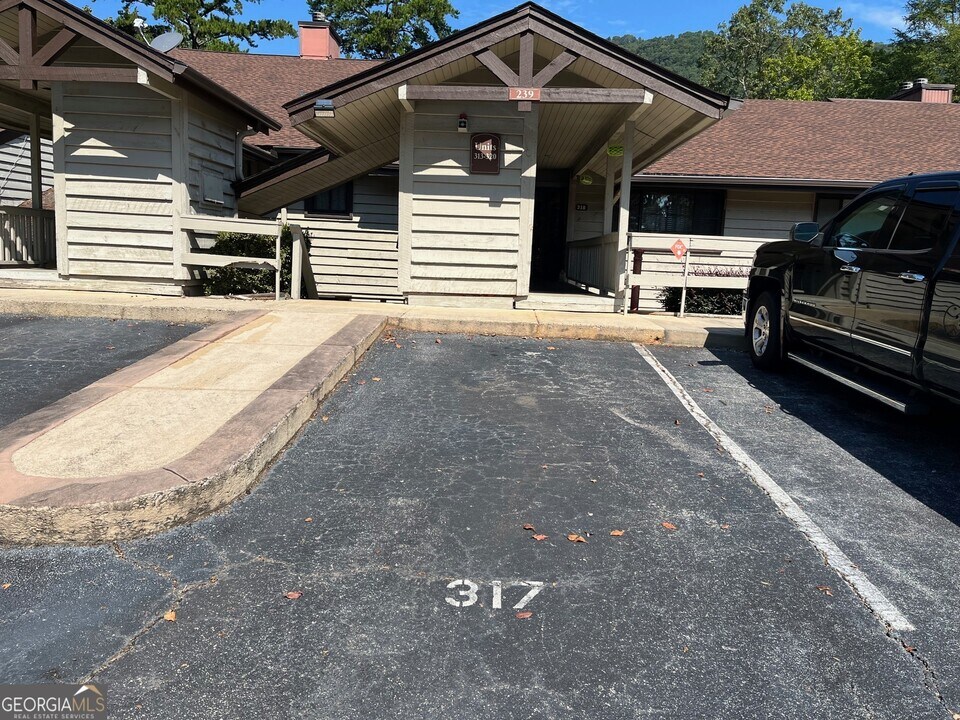 239 Shakespeare Dr in Clayton, GA - Building Photo