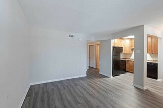 Heron Lakes Apartments in Mobile, AL - Foto de edificio - Building Photo