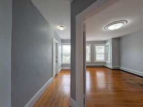 322 Beacon St, Unit 2 in Somerville, MA - Foto de edificio - Building Photo