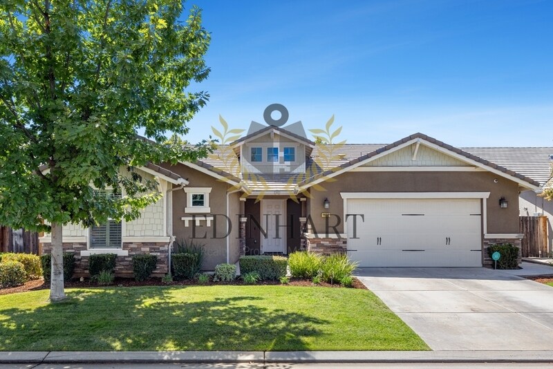 1632 N Broadbent Ln in Clovis, CA - Building Photo