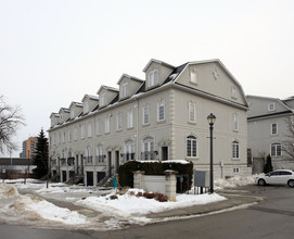 The Courts of Richmond Hill in Richmond Hill, ON - Building Photo - Building Photo