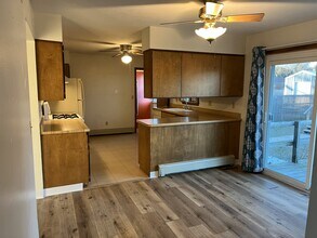 120 Railroad St in Tiffin, IA - Building Photo - Building Photo