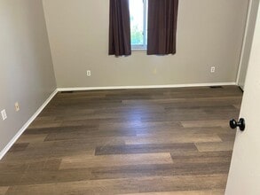3898 Old Creek Rd in Troy, MI - Building Photo - Building Photo