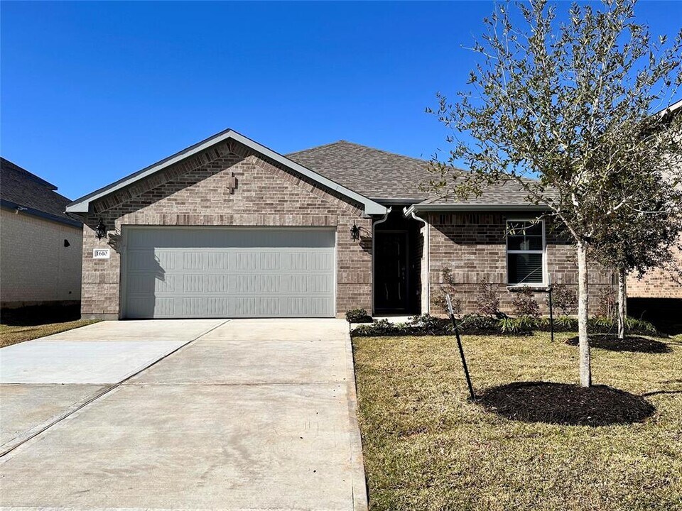 1610 King Rnch Rd in Conroe, TX - Building Photo