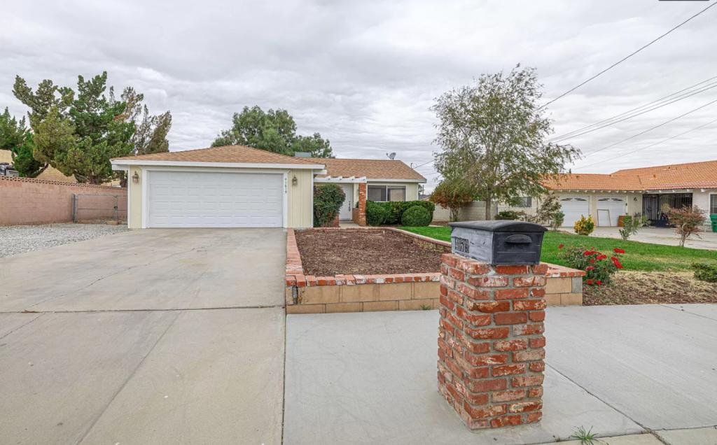 41619 45th St W in Lancaster, CA - Building Photo