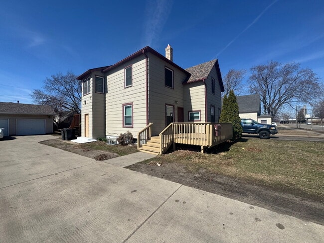 property at 2522 5th St NE