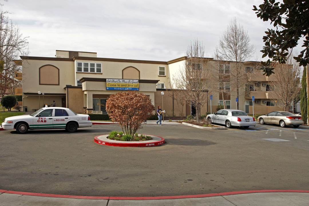 Rio Linda Manor in Sacramento, CA - Building Photo