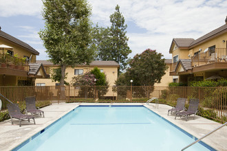 Monrovia Villas in Monrovia, CA - Foto de edificio - Building Photo