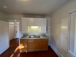 3255 Kempton Ave in Oakland, CA - Building Photo - Building Photo