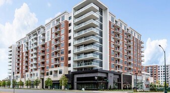 4425 Sharon Rd, Unit 1 in Charlotte, NC - Building Photo