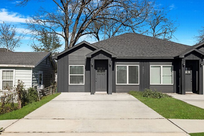 4651 Mallow St in Houston, TX - Building Photo - Building Photo