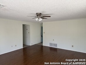 5814 Mission St in San Antonio, TX - Foto de edificio - Building Photo